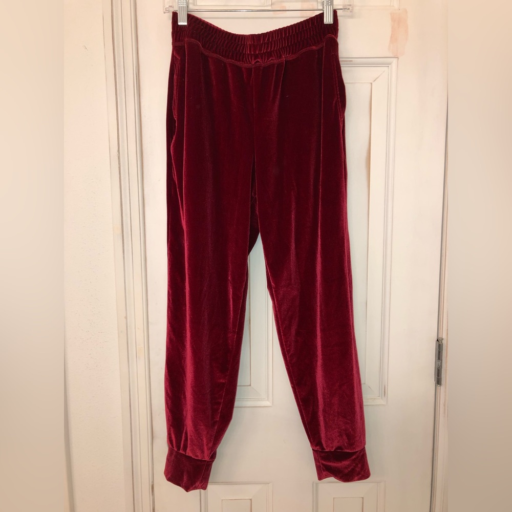 🔥Fabletics Velour Joggers Vanessa Hudgens Collection